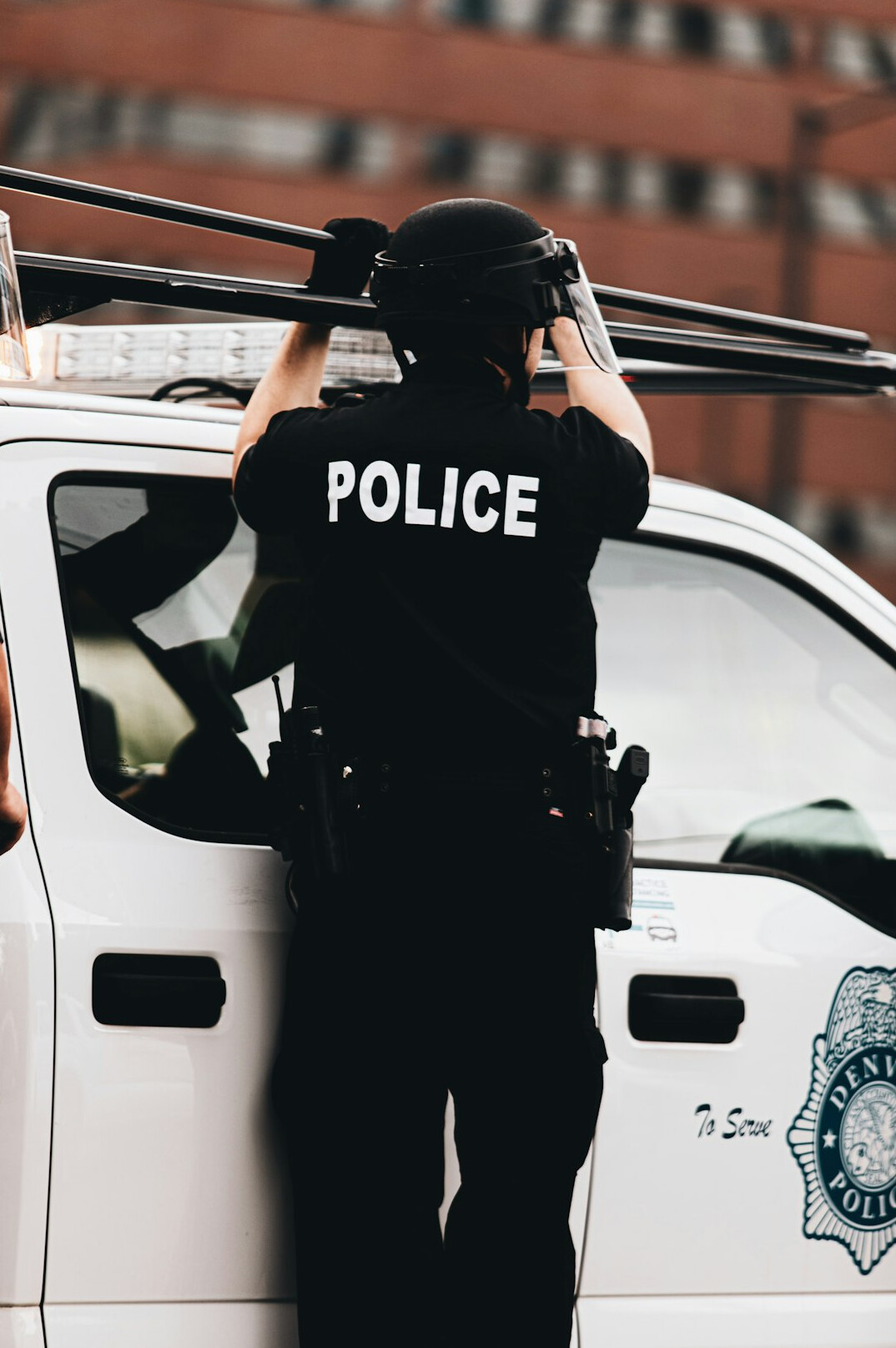 police arresting shoplifters